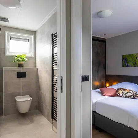 Hébergement de vacances Woodland With Heated Pool *