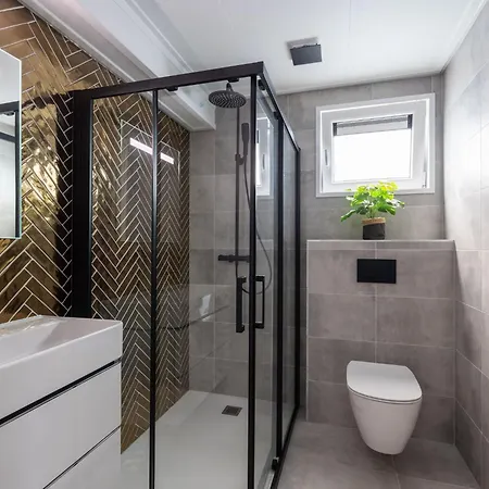 Woodland With Heated Pool *