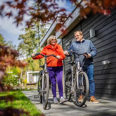 Woodland With Heated Pool *