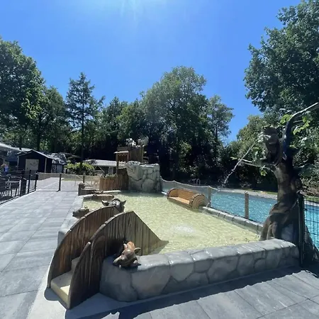 Woodland With Heated Pool *