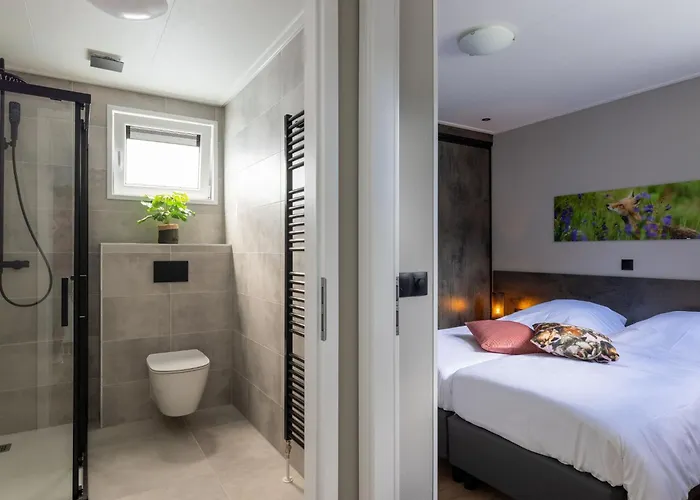 بيت للعطل Woodland With Heated Pool *