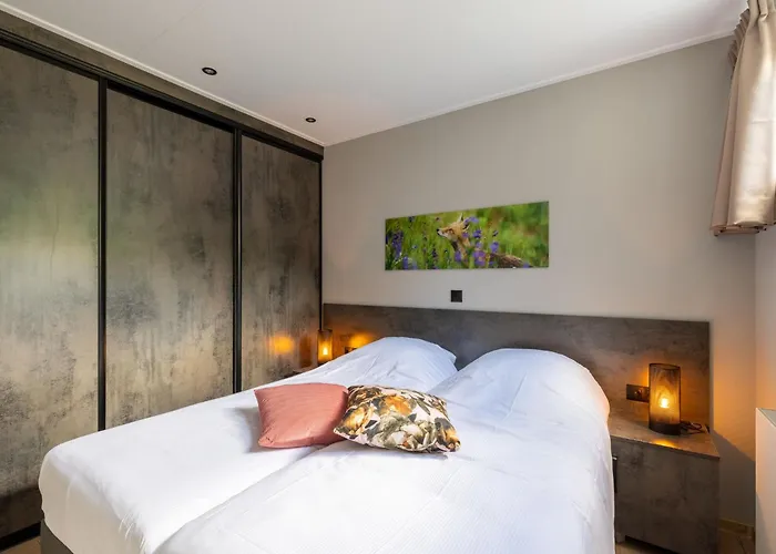 بيت للعطل Woodland With Heated Pool *