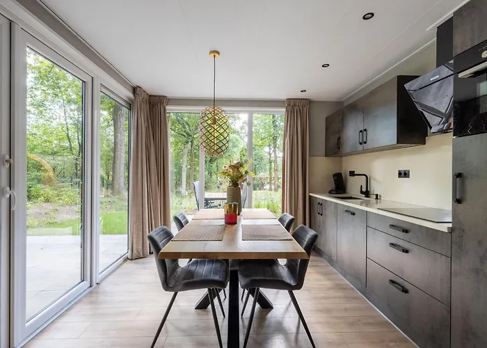 Woodland With Heated Pool هونديرلو