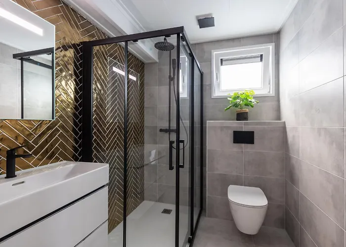 Woodland With Heated Pool *