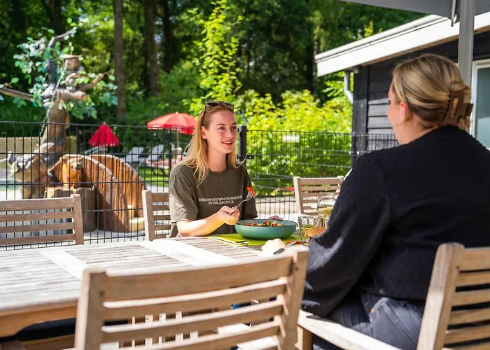 بيت للعطل Woodland With Heated Pool *