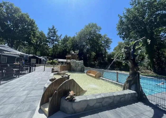 Woodland With Heated Pool *