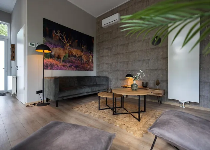 Woodland With Heated Pool *